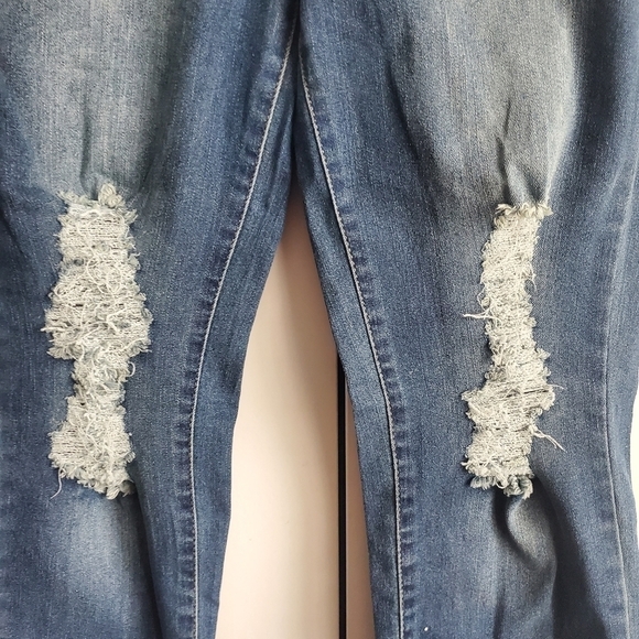 WALLFLOWER Women's/Juniors Blue Jeans Sz 5 Distressed NWT - Picture 4 of 10